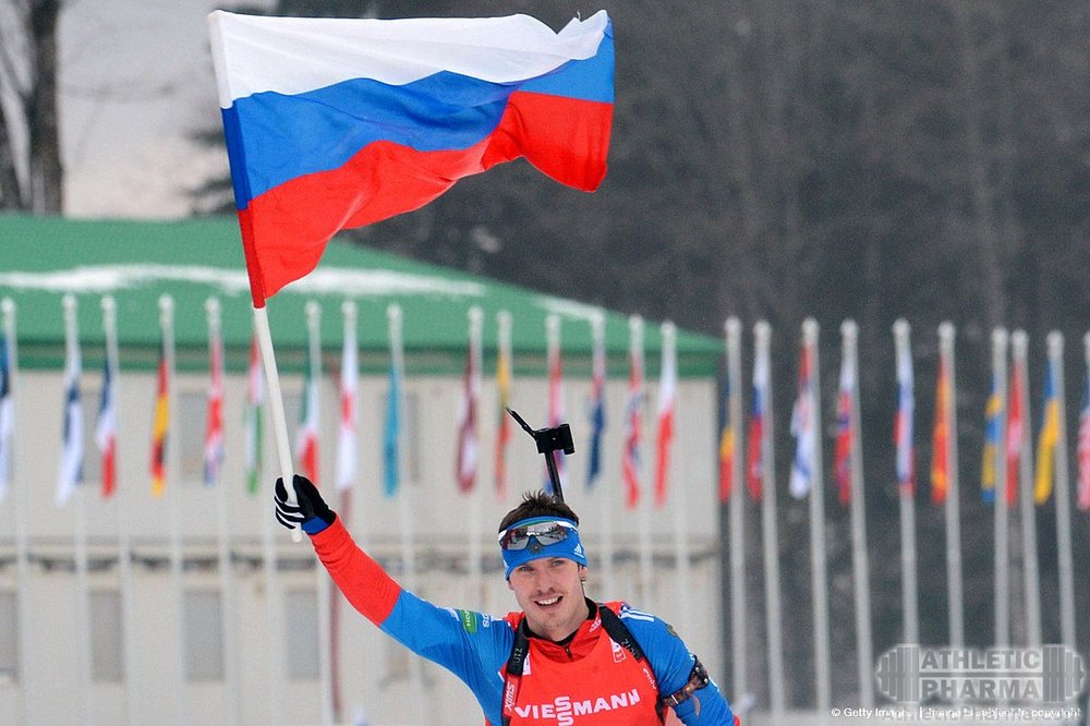 Российский биатлонист с флагом
